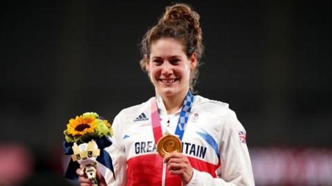 Kate French on the Olympic podium in Tokyo in 2021