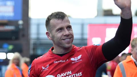 Gareth Davies waving