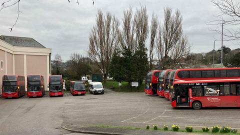 Transport For Cornwall buses using the coach park