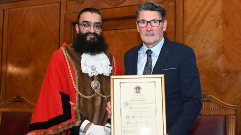 Luton mayor Mohammed Yaqub Hanif and Mick Harford