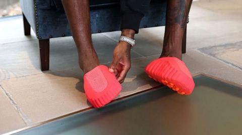 Marcus Rashford's red shoes