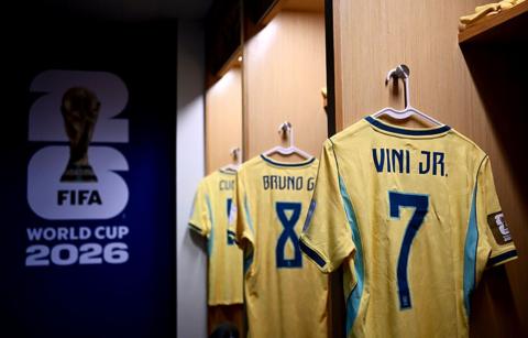 Brasil entra em campo com time titular inédito; veja escalação da seleção