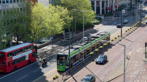 A212 road is the main arterial throughfare for Croydon to connect with central London