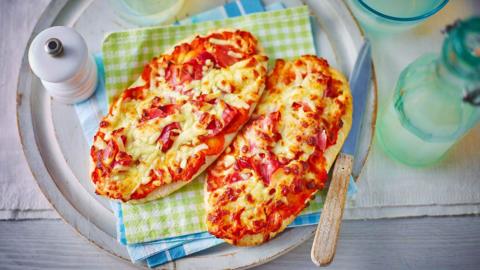 Pitta pizzas