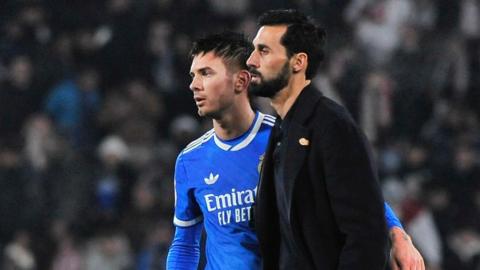 Real Madrid's coach Alvaro Arbeloa (R) and player Franco Mastantuono during the Copa del Rey round of 16 soccer match between Albacete and Real Madrid