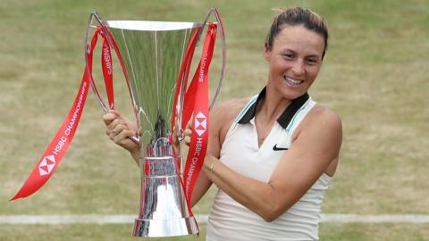 Tatjana Maria with the trophy at Queen's Club in 2025