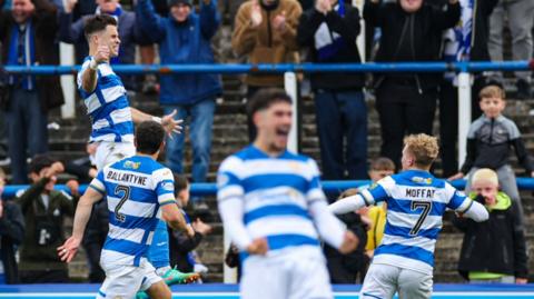 Morton celebrate