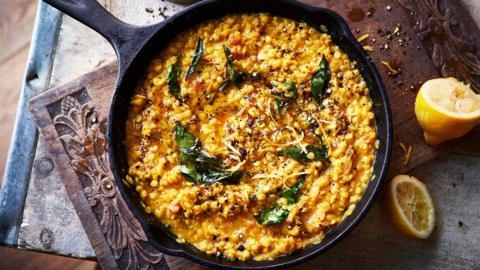 A fry pan of lemon pepper tarka dal.