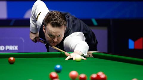 Shaun Murphy in action against Gary Wilson.