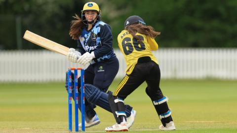 Bea Ellis' big-hitting 77 led Glamorgan to victory over Gloucestershire