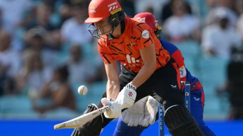Sunrisers Leeds batter Annabel Sutherland plays a shot
