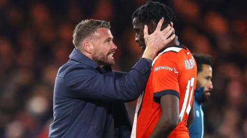 Luton boss Rob Edwards speaks to striker Elijah Adebayo during a Premier League game against Crystal Palace in November 2023