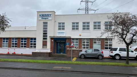 Kerry food factory in Hillington, exterior photo