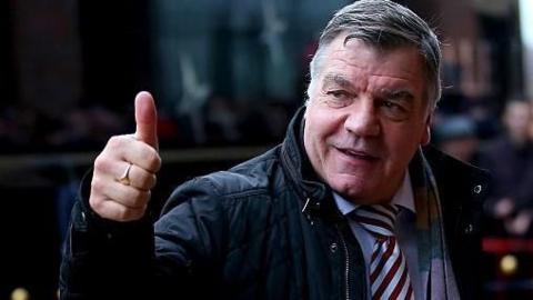 Sam Allardyce gives a thumbs-up
