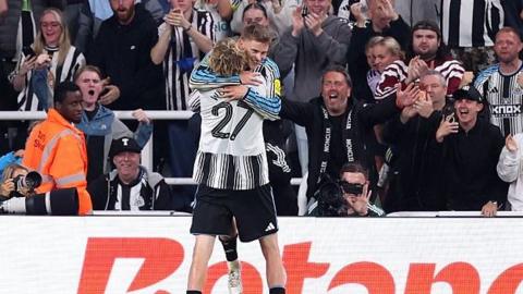Harvey Barnes celebrates with Nick Woltemade