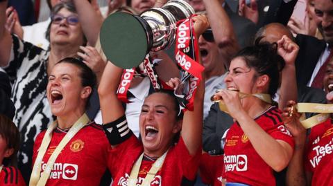 Katie Zelem lifts the Women's FA Cup