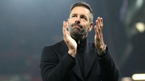 Ruud van Nistelrooy applauds fans