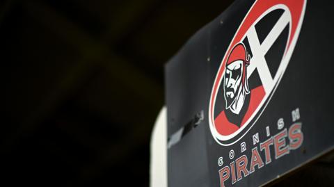 Cornish Pirates sign