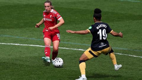 Kirsty MacLean passes the ball