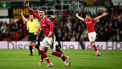 Wrexham v Oxford United