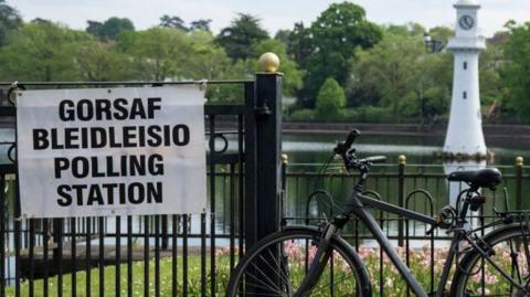 polling station sign in Roath, Cardiff in 2022