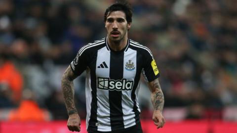 Sandro Tonali lines up for Newcastle against Liverpool