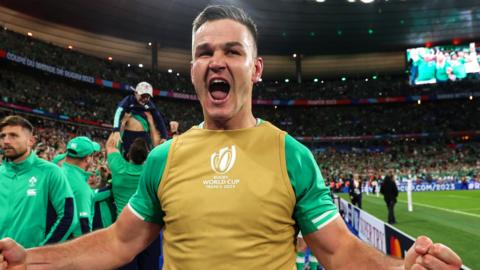 Johnny Sexton celebrates Ireland's win at full-time