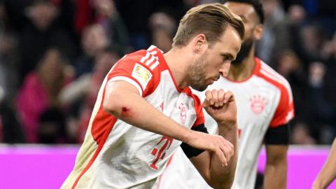 Bayern Munich's Harry Kane celebrates scoring a stoppage-time winner against RB Leizpig