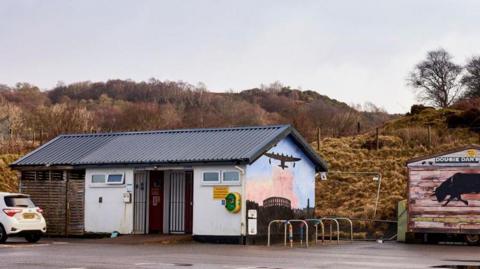 Taighean-beaga aig A' Ghaineamh Bhàin faisg air an Òban