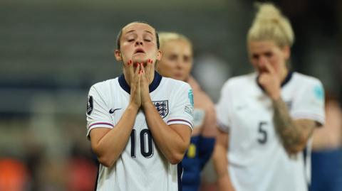 Ella Toone reacts after England's defeat by France