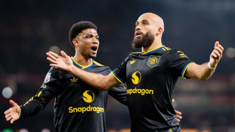 Bryan Mbeumo celebrates