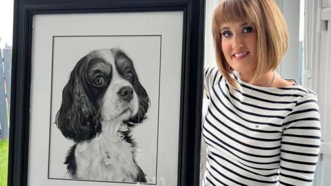 Kerrie Bell with portrait of Holly