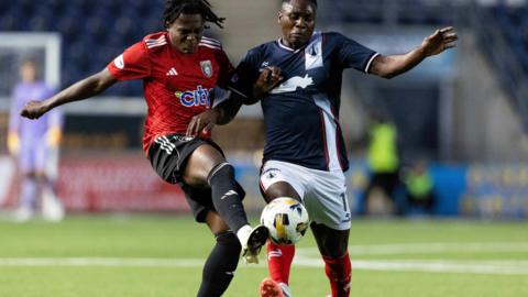 Queen's Park's Josh Hinds (left) and Falkirk's Alfredo Agyeman battle for possession in the opening round of matches