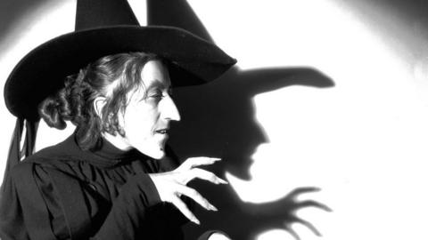 1938: Margaret Hamilton (1902-1985) in the role of Miss Gulch, The Wicked Witch of the West, in the musical 'The Wizard of Oz',