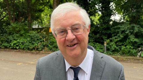 Llun o Mark Drakeford