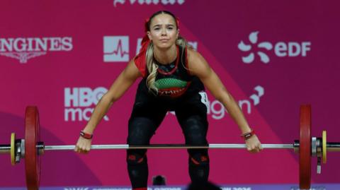 Nikola Roberts in weightlifting action
