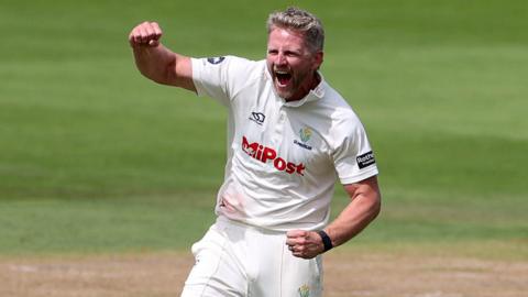 Timm van der Gugten’s three-wicket spell was a key part in Kent’s collapse
