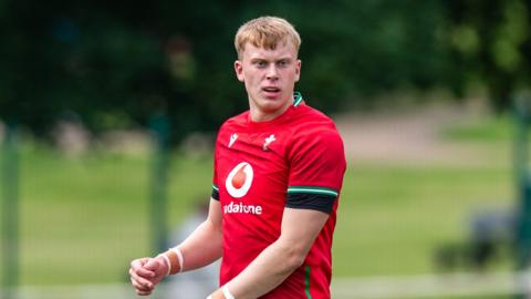  Lewis Edwards in Wales colours