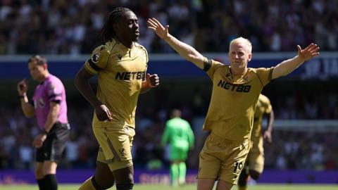 Eberechi Eze and Will Hughes vs Chelsea