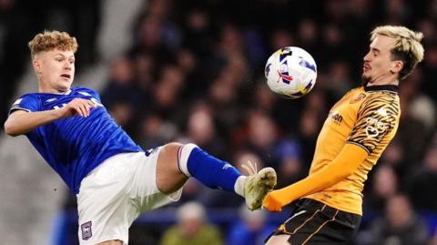 Ipswich Town's Sindre Walle Egeli (left) and Hull City's Liam Millar battle for the ball