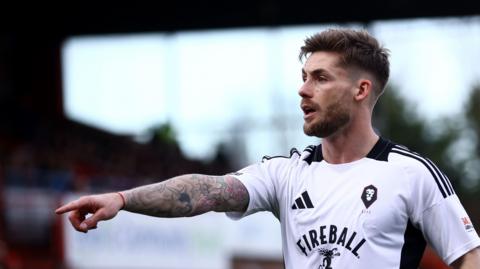 Conor McAleny in action for Salford City