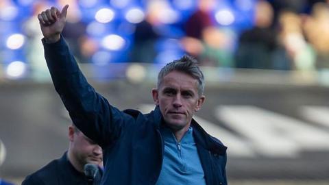 Kieran McKenna gives the thumbs-up to Ipswich fans