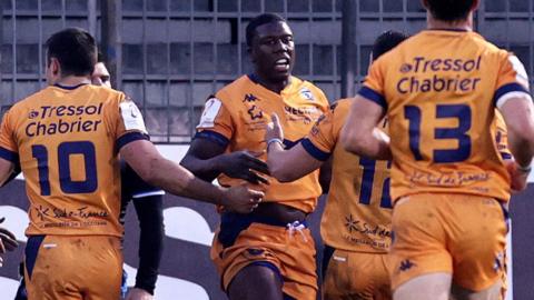 Yacouba Camara scores a try