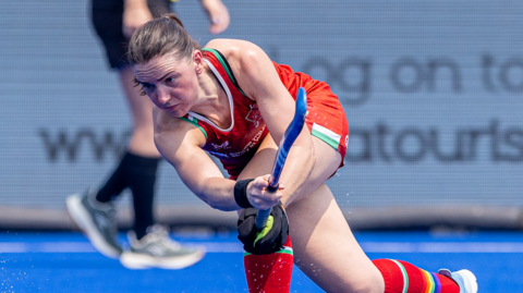 Beth Bingham plays a pass