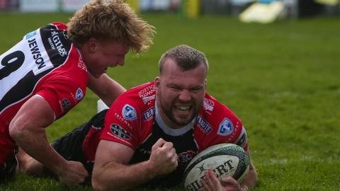 Cornish Pirates score a try
