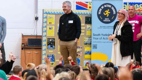 Mayor Oliver Coppard at a Barnsley primary school