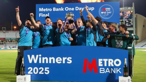 Worcestershire receive the trophy at Trent Bridge