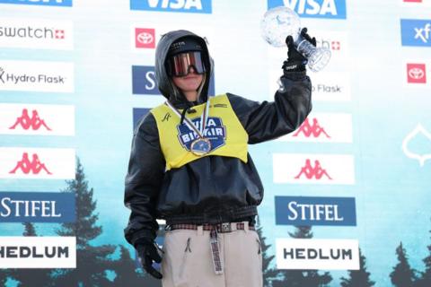 Mia Brookes celebrates her Crystal Globe big air title