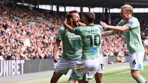 Nat Phillips celebrates his goal against Hull with Derby team-mates