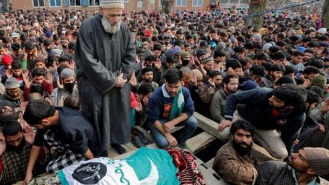 Scene from funeral of Noor Mohammad Tantray (26/12/17)